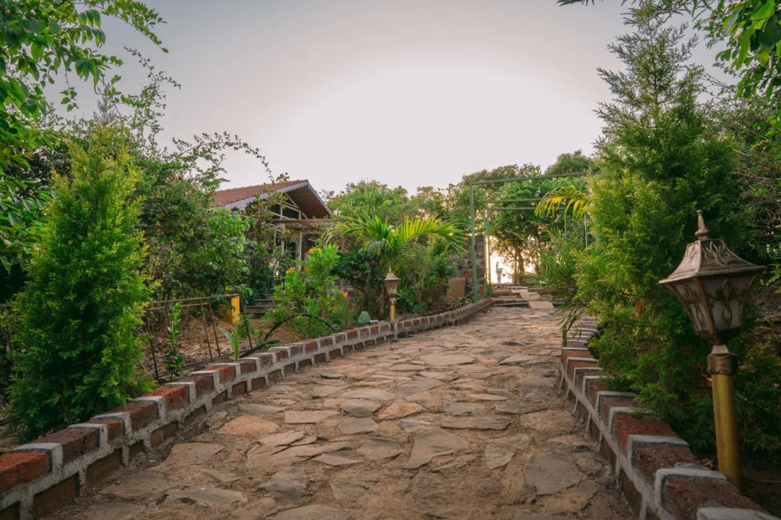 Eshi Resorts And Restaurant - Bhimashankars Jungle Luxury Resort Taleghar Exterior photo